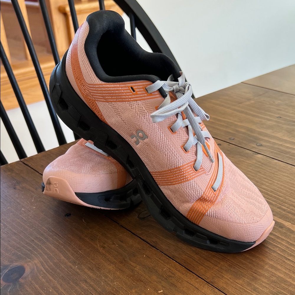 On Running Peach Womens size 10 Athletic Shoes